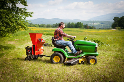 Flishuggeren fra DR Power bakhengt på mini-traktor