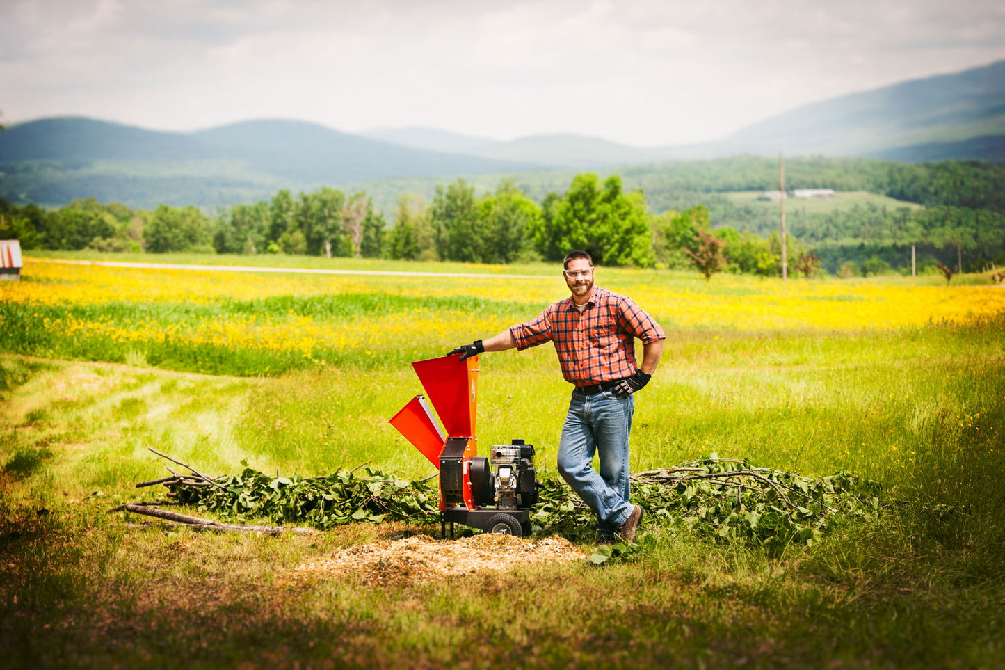Smilende bruker av Flishuggeren fra DR Power