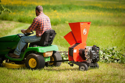 Flishuggeren fra DR Power bakhengt på mini-traktor