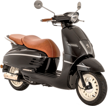 Sort Django fra Peugeot hovedbilde i studio