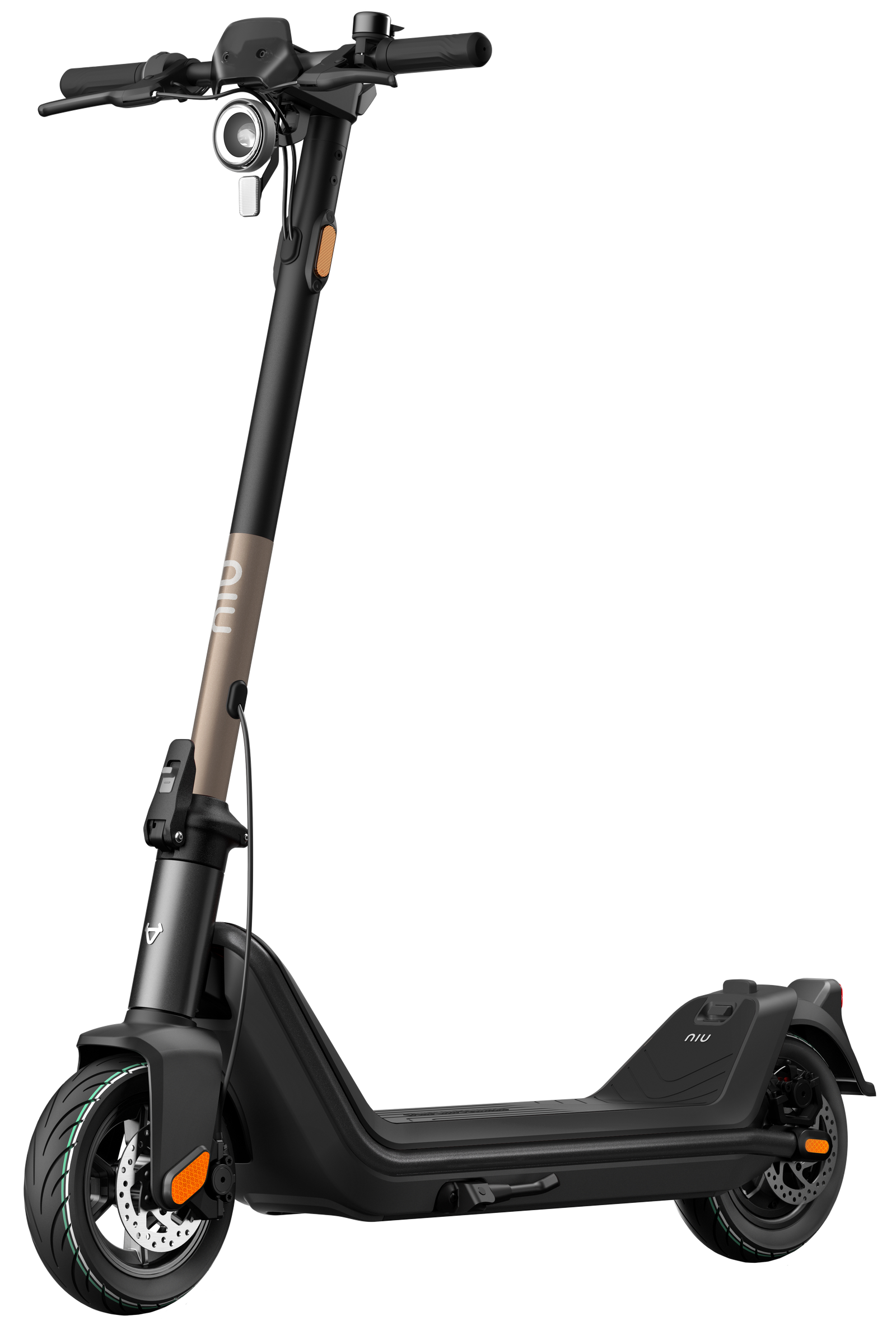 Kqi3 sparkesykkel fra Niu sort/gull sett fra front i 45grader