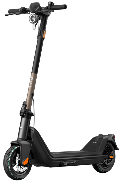 Kqi3 sparkesykkel fra Niu sort/gull sett fra front i 45grader