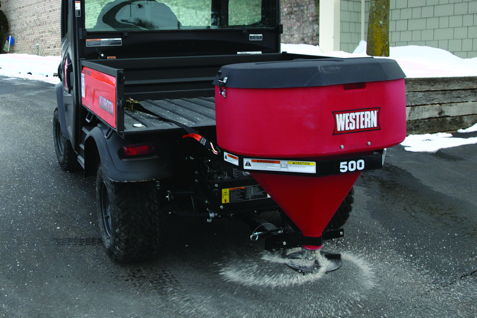 Nærbilde av Low Pro 500W saltstrøer bakmontert