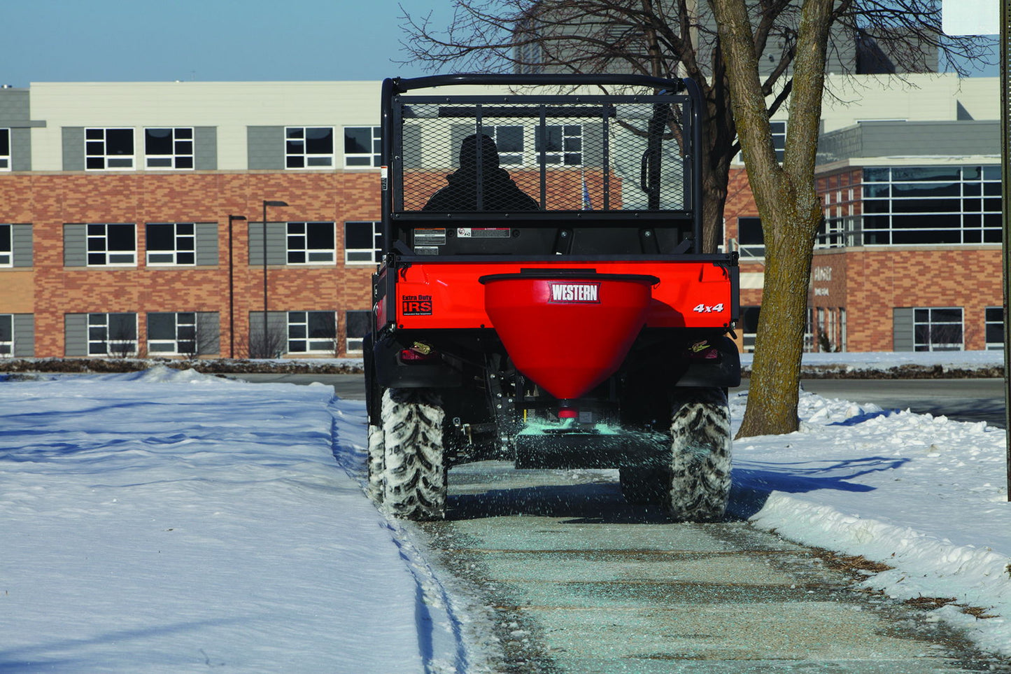 Low Pro 300W saltstrøer bakmontert på UTV sett bakfra
