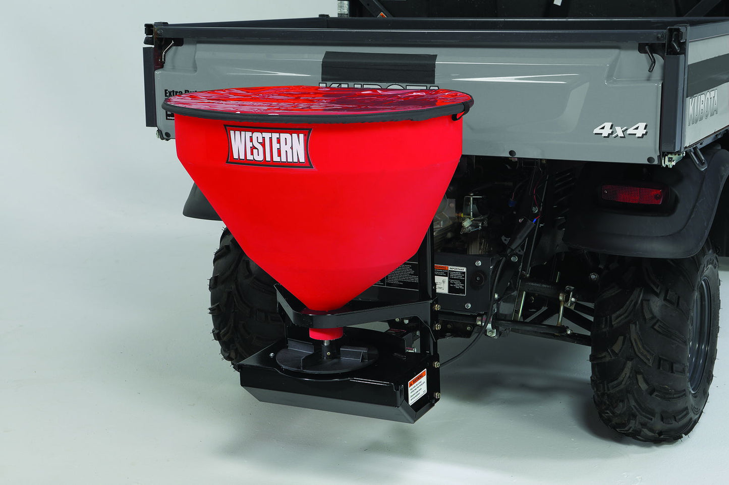 Low Pro 300W saltstrøer bakmontert på UTV i studio