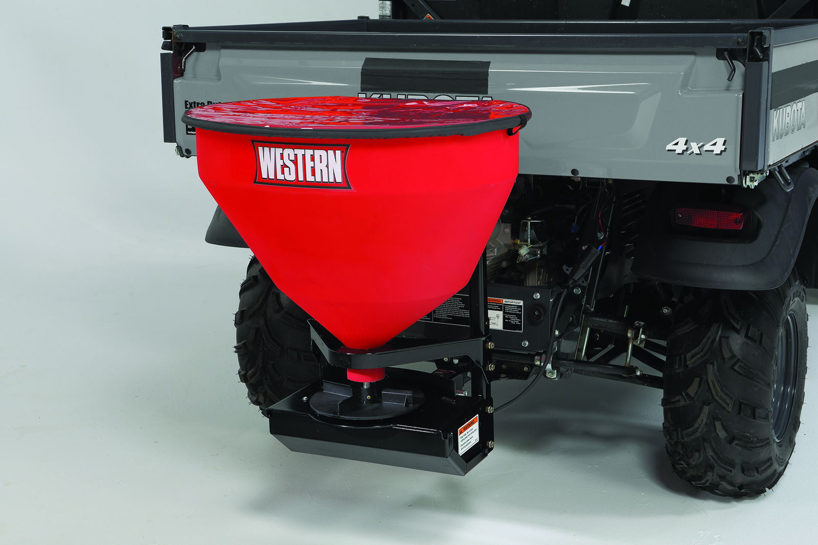 Low Pro 300W saltstrøer bakmontert på UTV i studio