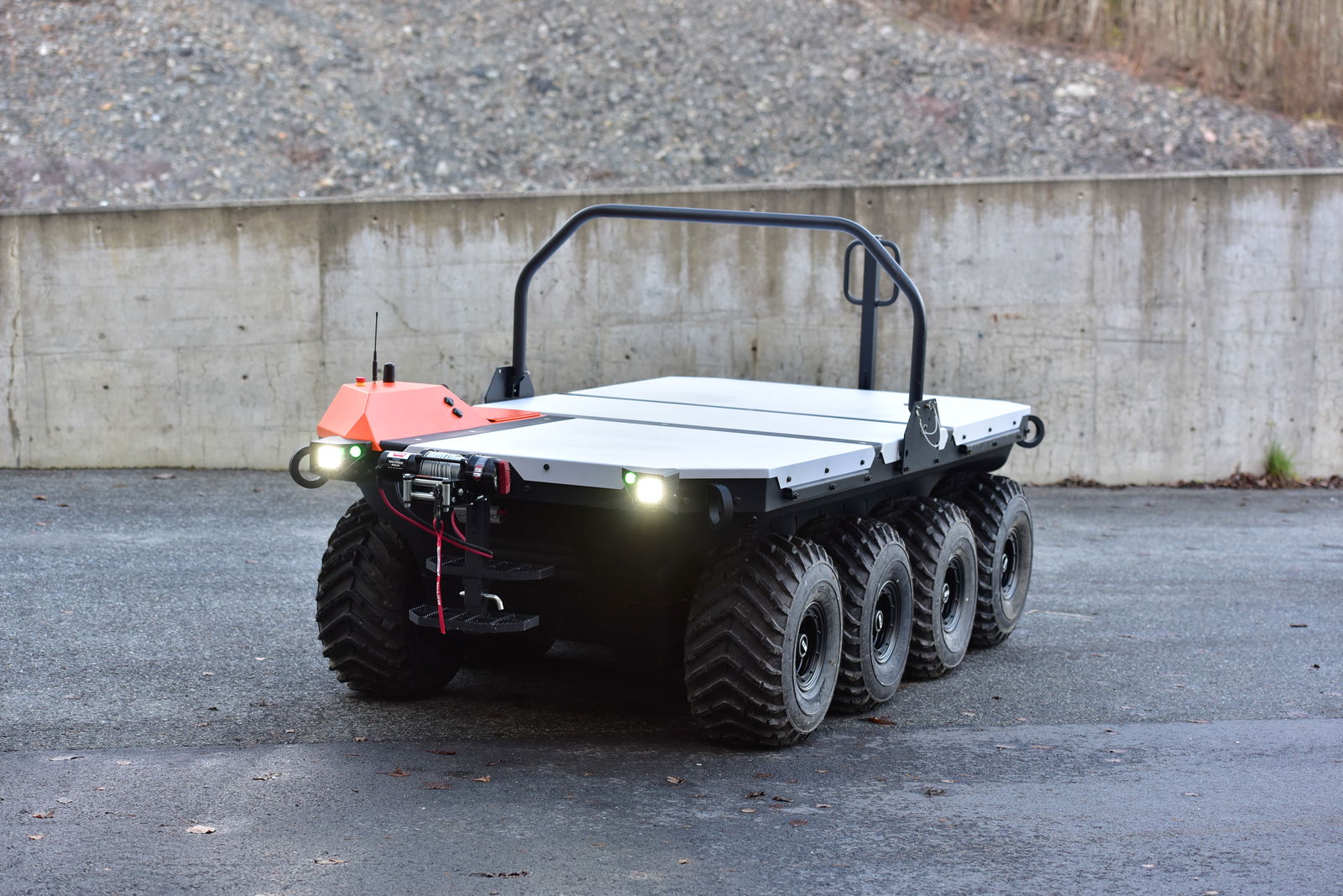 R8 XT-R UGV