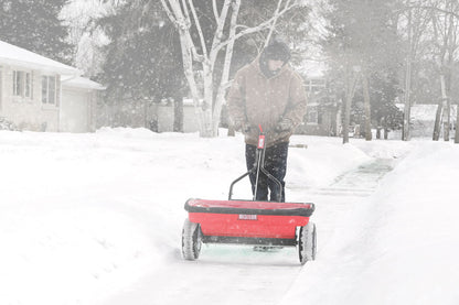 Saltspreder 160 LB sprer saltet utover