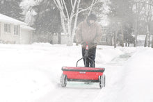 Saltspreder 160 LB sprer saltet utover