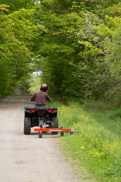 Gresstrimmer Tow-behind for veiskuldre med ugress